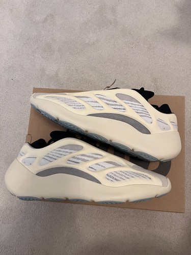 Adidas Yeezy Boost 700 V3 Azael UK9.5 NUOVISSIME