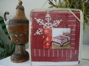 NIP QUEEN HOME CLASSIC NICHOLAS RED CREAM HOLIDAY REVERSIBLE CHRISTMAS QUILT - Picture 1 of 4