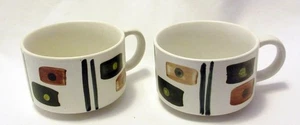 2 tazas de sopa de cerámica retro Mid-Century blanco verde marrón arte pop vintage - Imagen 1 de 4