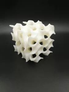 Gyroid Cube Modellino Stampato in 3D Figura Scultura Matematica Geometria - Scegli Taglia, Colore - Foto 1 di 6