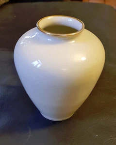 Blumenvase von KPM Krister #13 Farbe: Elfenbein KPM Goldrand oben + unten - Bild 1 von 4