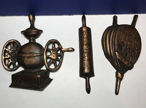 Vintage Cast Metal Hanging Wall Art TAIWAN Grinder, Bellows & Rolling Pin - Picture 1 of 10
