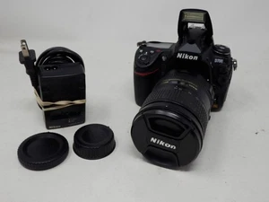 Nikon D700 12.1MP Digitalkamera mit 28-300mm Objektiv funktioniert mit Akku & Ladegerät - Bild 1 von 9