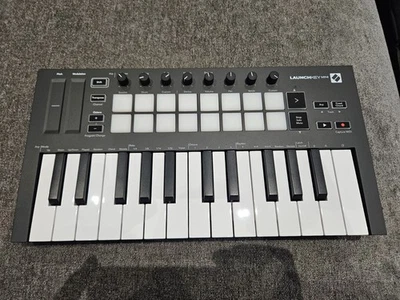 Novation Launchkey Mini Mk3 25 Mini-key Midi Keyboard Controller. USB and bag. - Image 1 of 4