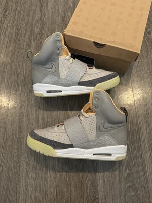 2009 Nike x Kanye West Air Yeezy Zen Grey Light Charcoal Size 9 - Image 1 of 4
