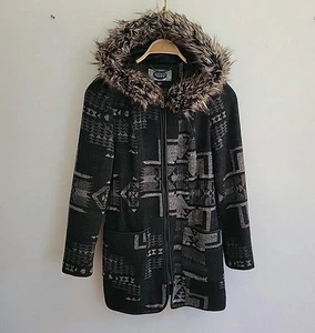 Green and Envy grauer Midi-Strickmantel Azteken Kunstfellbesatz Kapuze durchgehender Reißverschluss Small - Bild 1 von 17