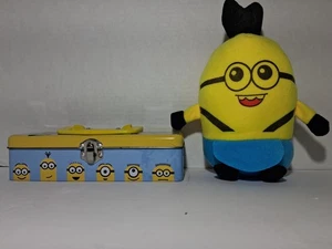 Minions Carry All bemalte Dose mit Riegel und Minion Plüsch Set - Bild 1 von 3