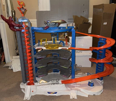 Hot Wheels Super Ultimate Garage - preowned - Image 1 of 4