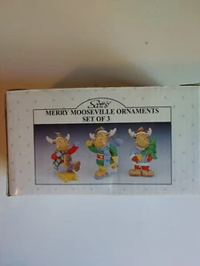 Set di 3 ornamenti vintage Scott's Merry Mooseville nuovi con scatola - Foto 1 di 1