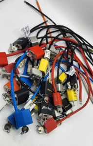 BULK LOT of 33: Firearm Cable Locks - With Keys - Mixed Brands - Safety / Range - Foto 1 di 7