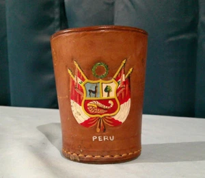 Taza de dados de cuero de colección telas Perú en relieve - Imagen 1 de 4