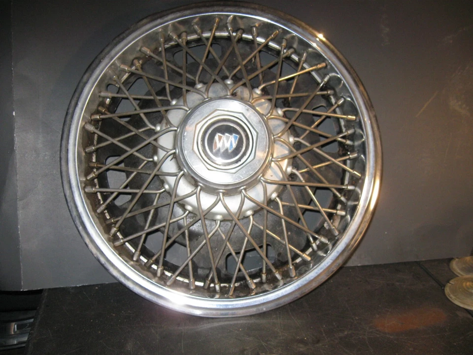 1982 1983 1984 1985 BUICK SKYLARK HUB CAP - Image 1 of 1