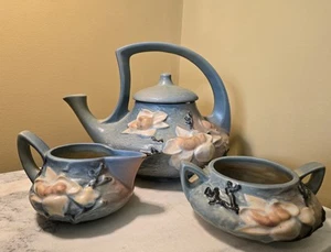 ROSEVILLE blue MAGNOLIA TEA SET tea pot w/ lid, creamer, open sugar pottery - Picture 1 of 24