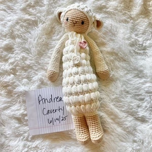 Häkeln Strick Lamm Schaf Bauernhof Tier Plüsch Stofftier Baby Kind Spielzeug Geschenk Hände Handarbeit - Bild 1 von 4