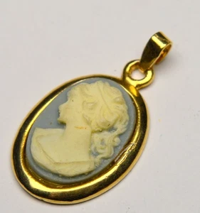 VINTAGE BLUE CAMEO PENDANT - Picture 1 of 2