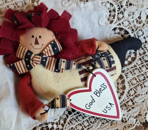 Hecho a mano Raggedy Ann adorno de Navidad Dios los bendiga EE. UU. - Imagen 1 de 2