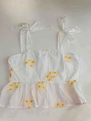 Blusa sin mangas floral bordada blanca/amarilla Altar’d State para mujer talla XL con lazo al hombro Foto 1 de 4