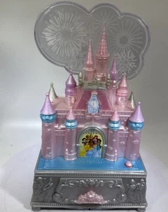 Disney Princess Wishes Ultimate 100th Celebration Castle Portagioie Musicale - Foto 1 di 11