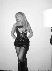 SABRINA CARPENTER COLLECTABLE PHOTOGRAPH 5X7 GLOSSY PRINTED PHOTO - Picture 1 of 1