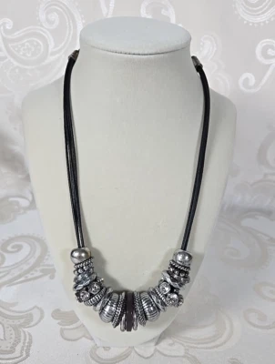 Collar Chico's Cordón Negro Grueso Tono Plata Negro Estrás Cuentas 16" Foto 1 de 4