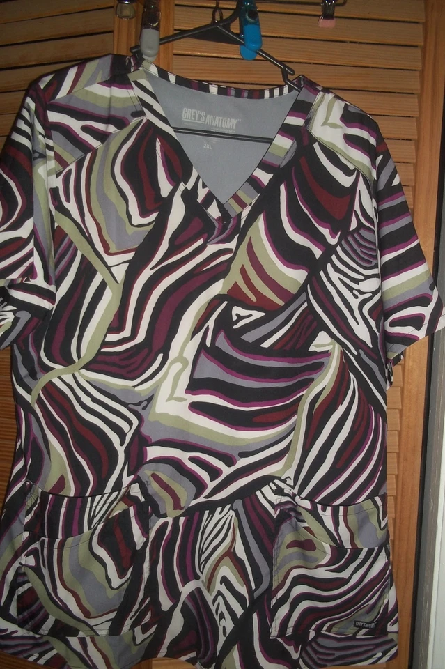 NWT WOMAN'S GREY'S ANATOMY BRAND SHORT SLEEVE SCRUB TOP SHIRT SIZE 2X  $37. - Image 1 of 1