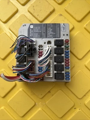 2007-2012 Nissan Sentra IPDM Engine Room Relay Control Unit Fuse Box Assembly OE - Image 1 of 4