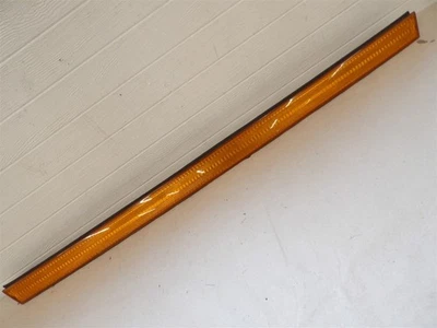 FORD ESCORT 1995-1996 SEDÁN PANEL TRASERO SUPERIOR ÁMBAR - montado en la tapa - 2 tacos rotos Foto 1 de 4