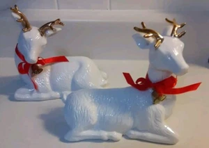 Vintage Christmas Deer White Set of 2 Resting W/Bells 7"x6" Gold Antlers Ceramic - Picture 1 of 13
