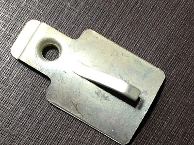 1 pieza NORS puerta y cuarto panel moldura clip 1957 1958 Ford Fairlane Ranchero Foto 1 de 4