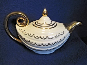 Vintage Hall Aladdin Genie Lamp Gold Accent 6-cup teapot w/lid - EXCELLENT! - Picture 1 of 12