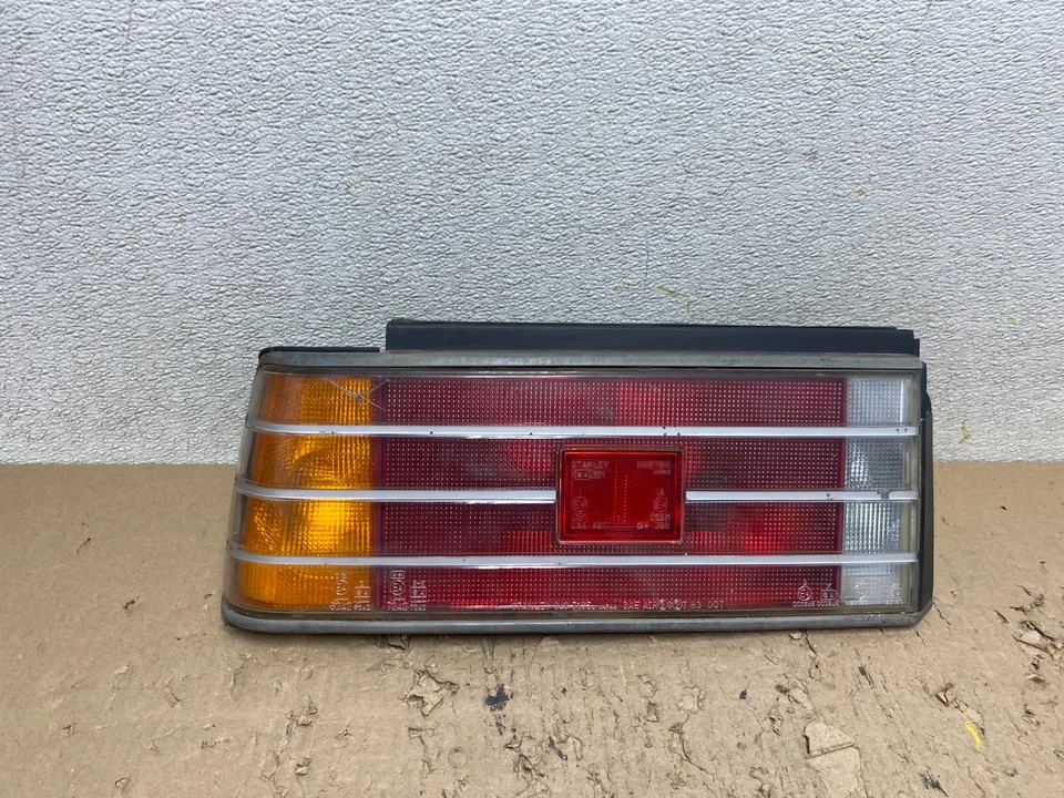 Luz trasera izquierda conductor Mitsubishi Tredia 1985 a 1988 OEM S0083 DG Foto 1 de 4