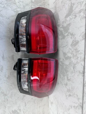FIT 2011 - 2021 JEEP GRAND CHEROKEE SRT REAR DDRIVER PASSENGER TAILLIGHT PAIR - Image 1 of 4