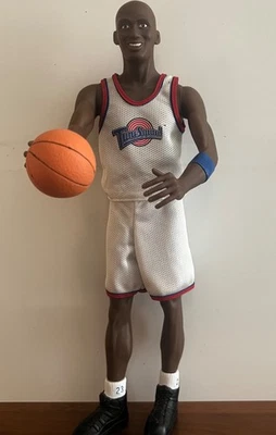 Figura Michael Jordan 1996 Tune Squad resina 20"  Foto 1 de 4