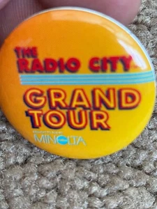 The Radio City Grand Tour Minolta Button Pin - Bild 1 von 4