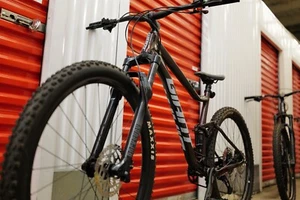 giant mountain bike - Picture 1 of 3