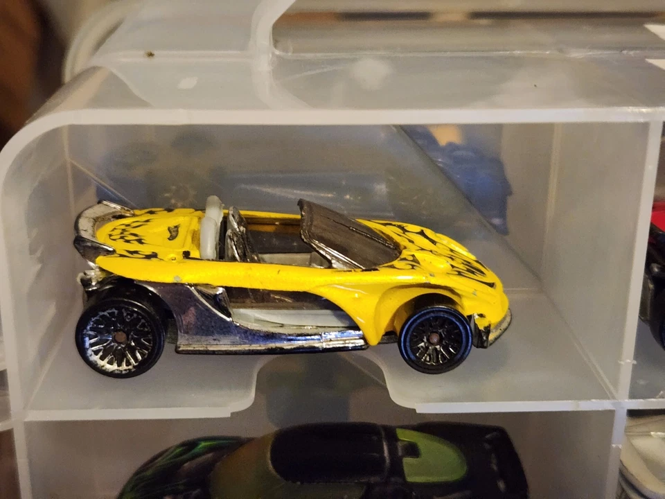 Hot Wheels/Matchbox IMPORTACIONES MIXTAS (estuche #147) Lotus Volvo Subaru Bugatti Foto 1 de 1