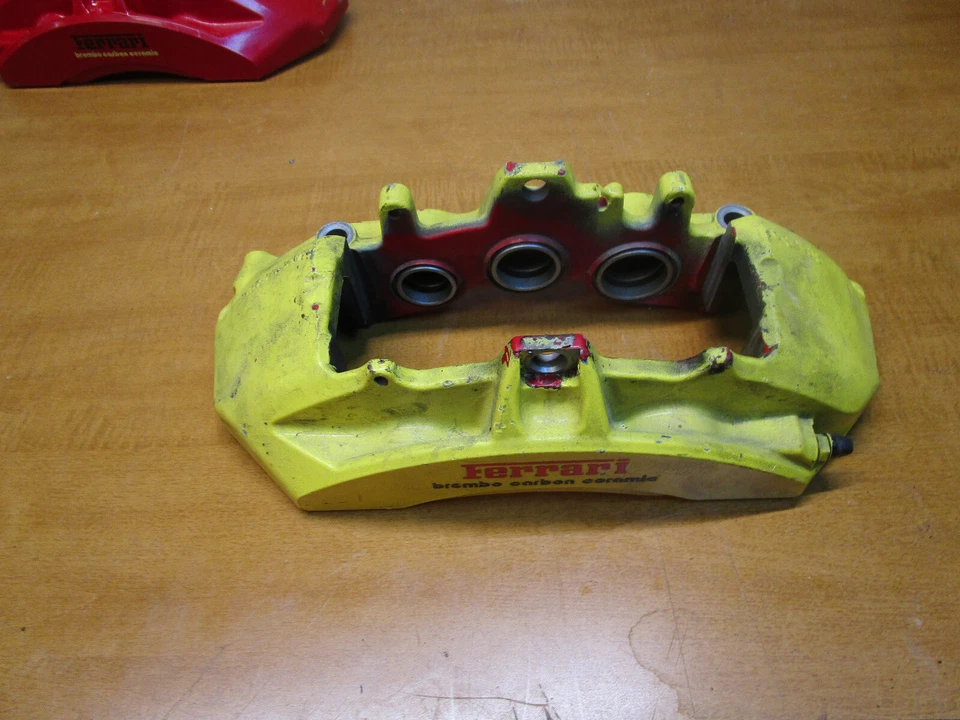 Ferrari 458 Italia/Spider - Pinza delantera derecha Brembo P/N 261775  Foto 1 de 4