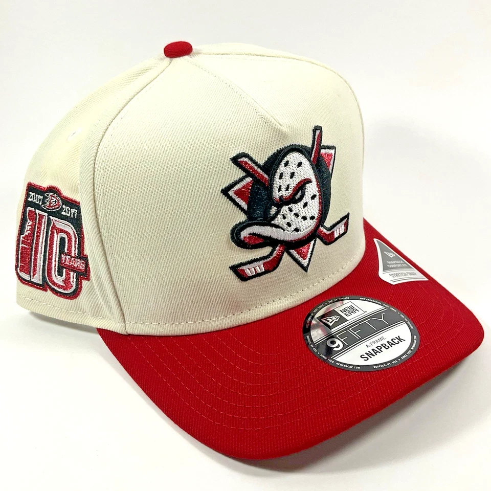 Gorra New Era Anaheim Ducks Exclusiva Roja Crema 9FIFTY Marco A Snapback Foto 1 de 4