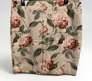 Ann Taylor Loft Frühling/Sommer gefütterter Bleistiftrock hellbraun mit rosa Hortensien Gr. 12 - Bild 1 von 12