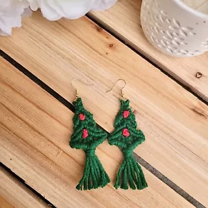 NEU Makramee Handarbeit Weihnachtsbaum Herbst Ohrringe, goldfarben mit Geschenkbox - Bild 1 von 6