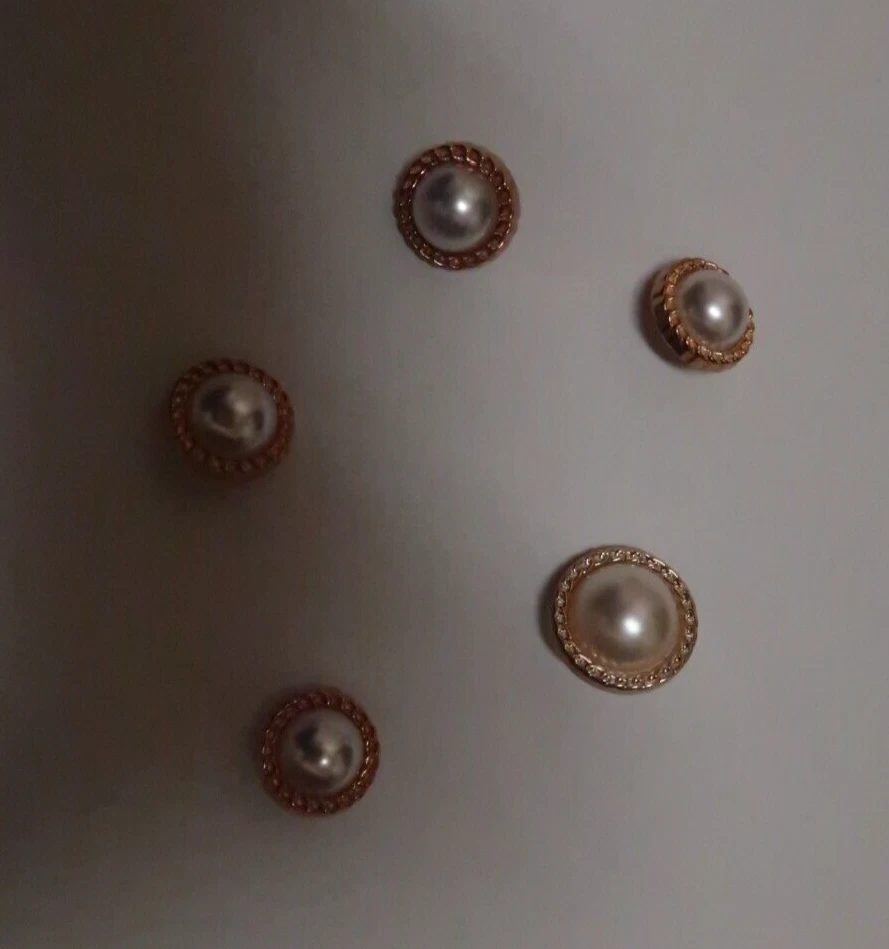 1 @ 7/8" & 4 @ 5/8" gold & white pearl buttons - shank - plastic - round - Image 1 of 1