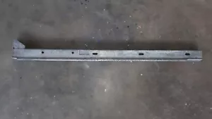 Supporto sotto porta sinistro originale usato per Land Rover 88 ( 330381 ) - Foto 1 di 3