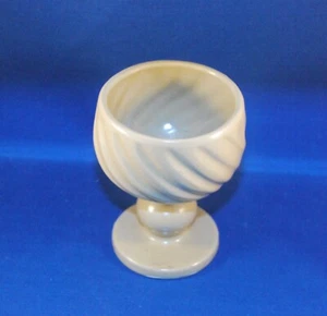 Fioriera Hull USA Pottery alta 5 pollici colore senape piedi vorticosi F5 vintage anni 70 - Foto 1 di 5