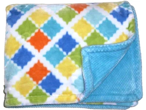 Manta bebé de felpa Little Miracles Costco azul aguamarina naranja amarillo verde cuadrados - Imagen 1 de 2