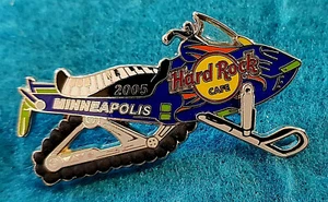 MINNEAPOLIS INVIERNO BICICLETA NIEVE HOJA PIVOTANTE PIANO TECLAS ASIENTO Hard Rock Café PIN - Imagen 1 de 1