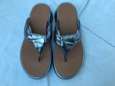 Fit Flop NUEVO F-Mode Nudo Luxe Nappa Suave Forma Plana Acabado Plateado Metálico Talla 9. Foto 1 de 4