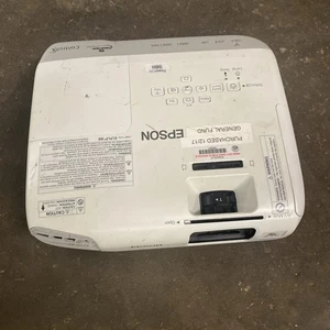 Epson PowerLite 98H Projektor H687A 2550 Lampenstunden gebraucht & Fernbedienung - Bild 1 von 5