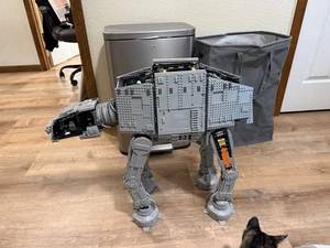LEGO Star Wars: AT-AT (75313) - Picture 1 of 7
