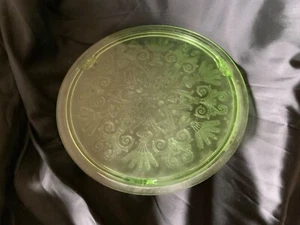 Depression Glass Jeannette Wheat and Scroll Cake Plate - Picture 1 of 8