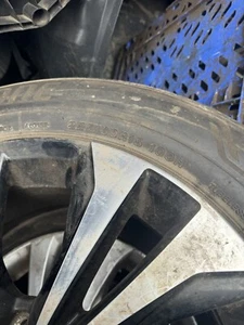 RUOTA IN LEGA DA 18 POLLICI OTTENUTA GRAFFI E SEGNI - Foto 1 di 2